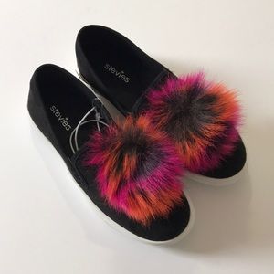 Girls’ Stevies Brighteyed Pom Pom Sneaker Black 4